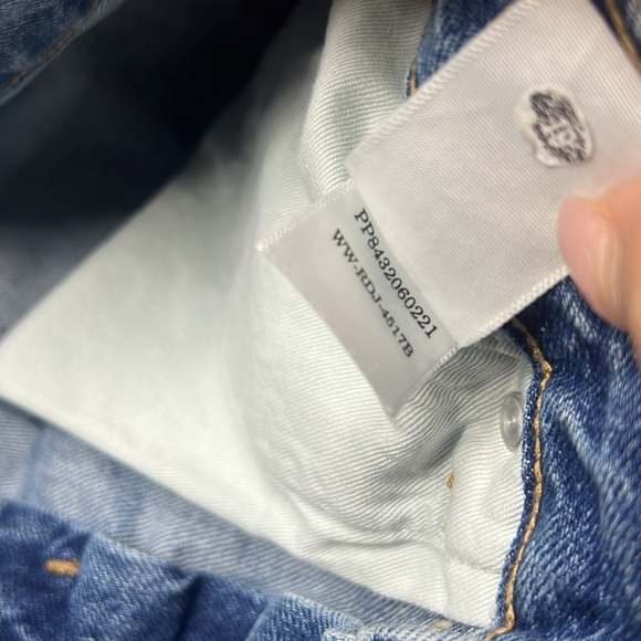 Everlane Woman’s High Rise Distressed Denim Mom Shorts Size 28 - Picture 3 of 10